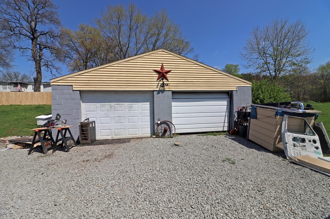 290 Arona Rd, New Stanton, PA 15672