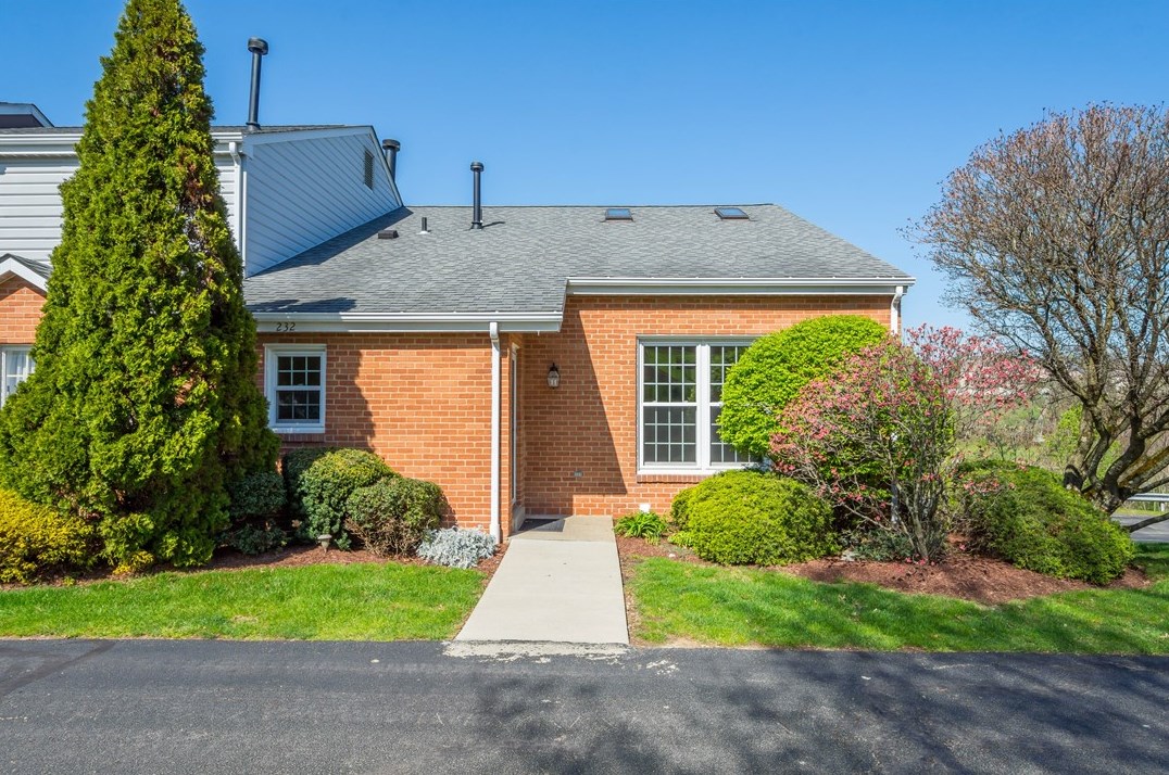 232 Greenwood Dr North, Canonsburg, PA 15317