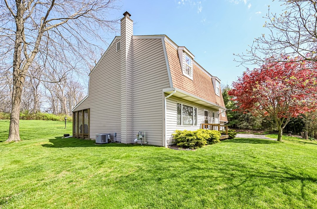 361 Middletown Rd, New Stanton, PA 15672