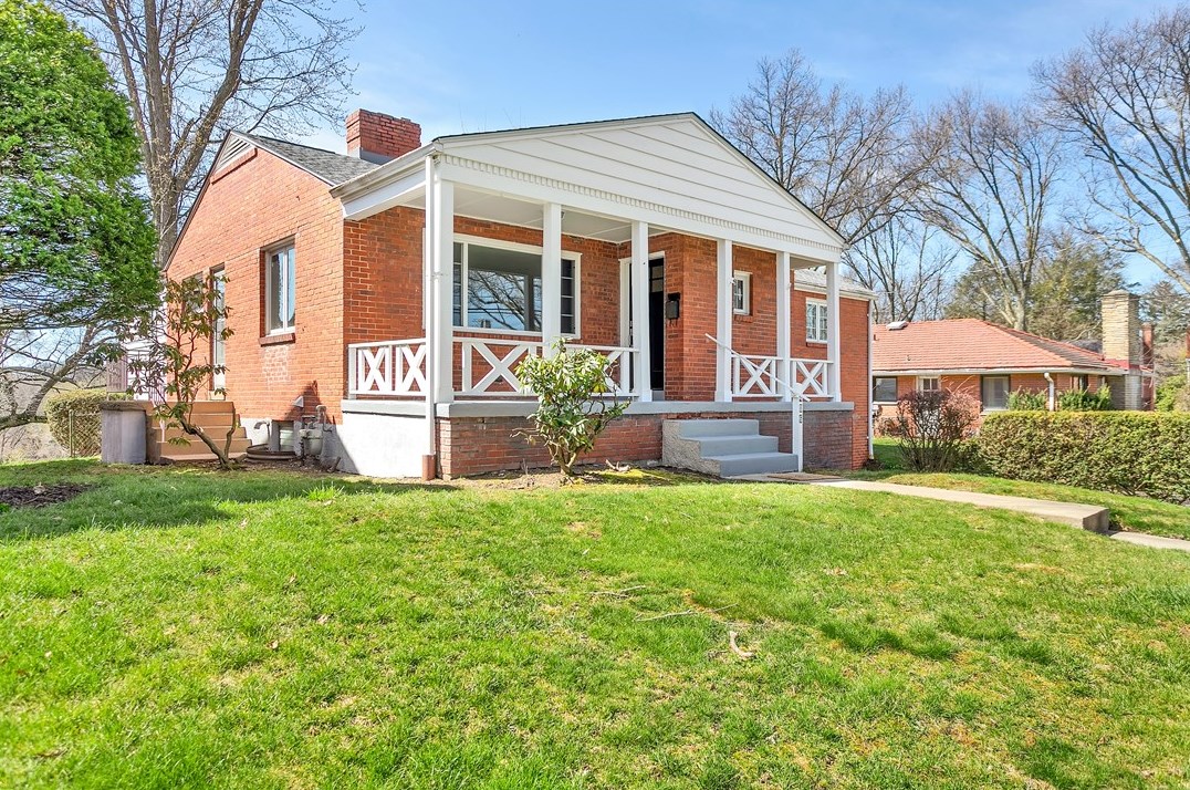 406 Smt Dr, Pittsburgh PA 15238-2921 exterior