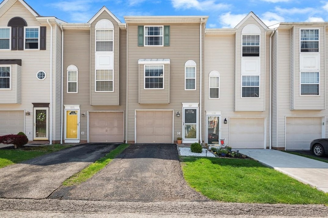 107 Palace Ct, Pittsburgh PA  15227-4335 exterior