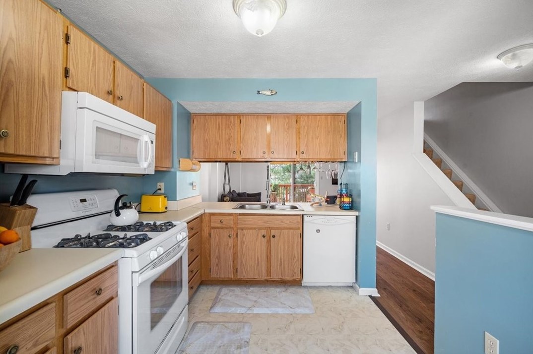 107 Palace Ct, Pittsburgh PA  15227-4335 exterior