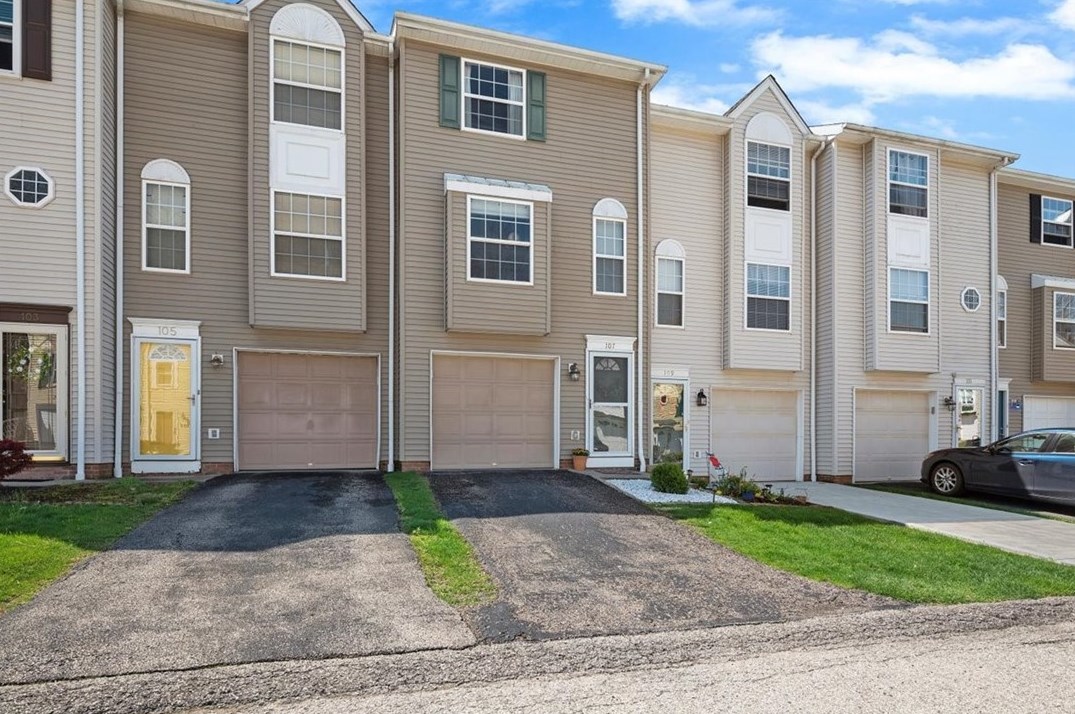 107 Palace Ct, Pittsburgh PA  15227-4335 exterior