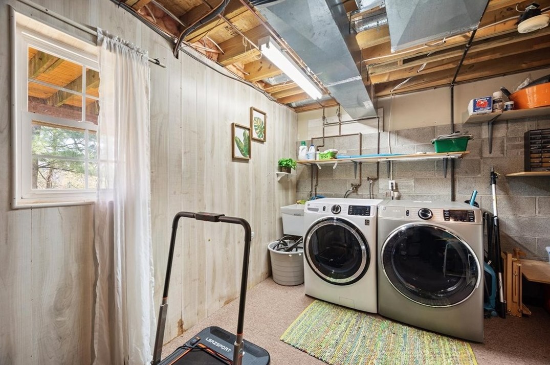 107 Palace Ct, Pittsburgh PA  15227-4335 exterior