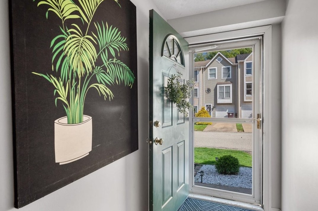 107 Palace Ct, Pittsburgh PA  15227-4335 exterior