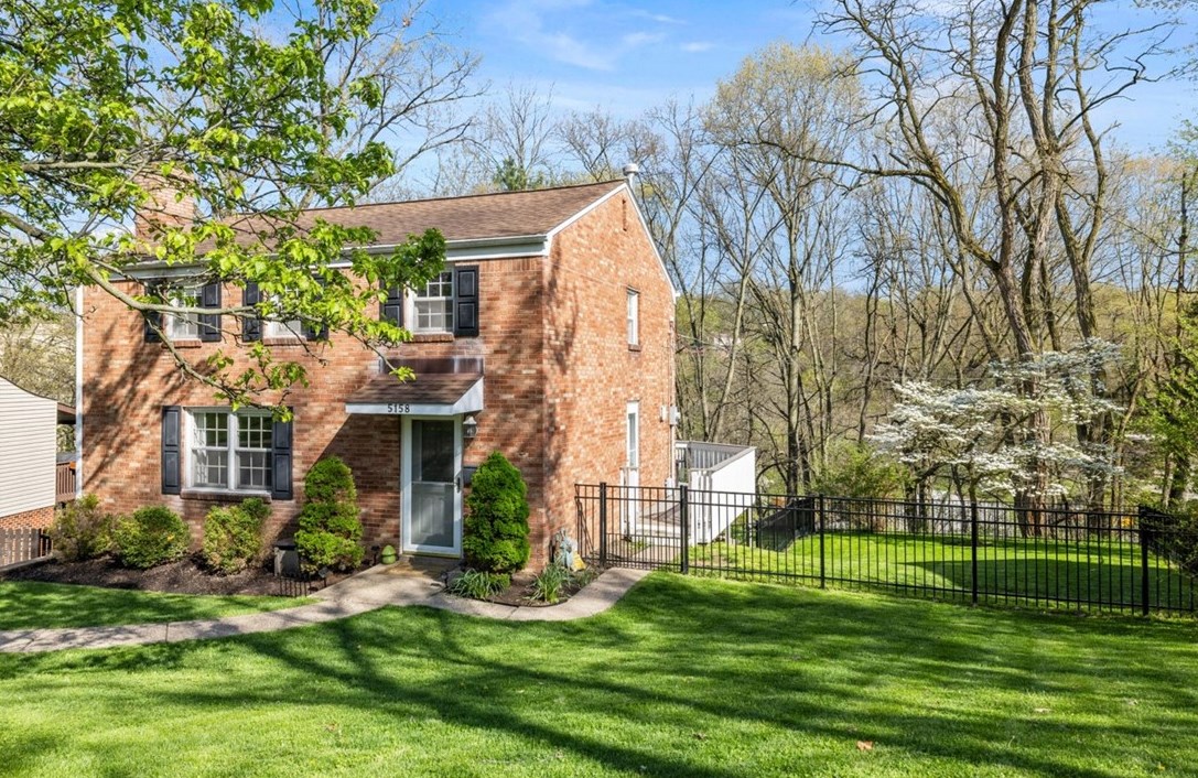 5158 Lantern Hill Dr, Pittsburgh, PA 15236-1562