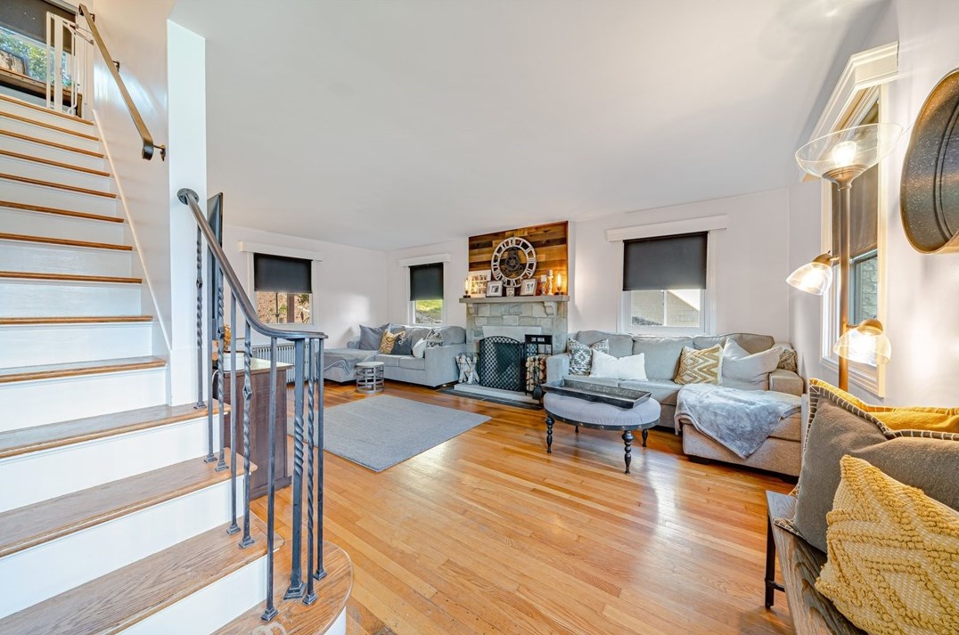 330 Hawthorne Rd, Pittsburgh, PA 15209-1938