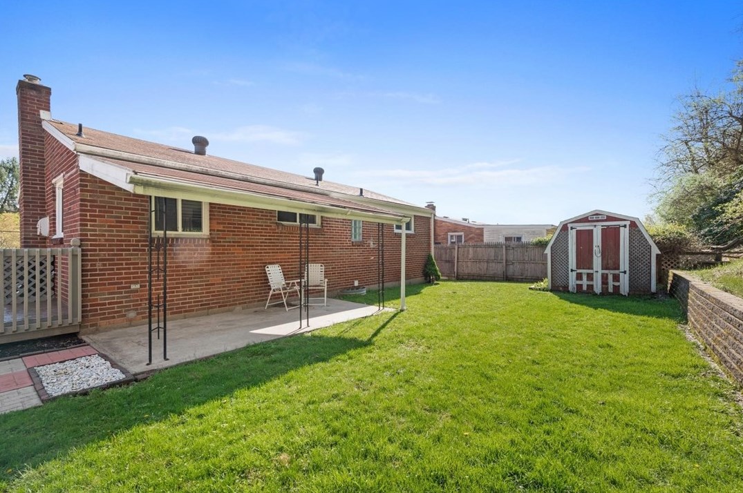 1628 Carmella Dr, Pittsburgh PA 15227-3713 exterior