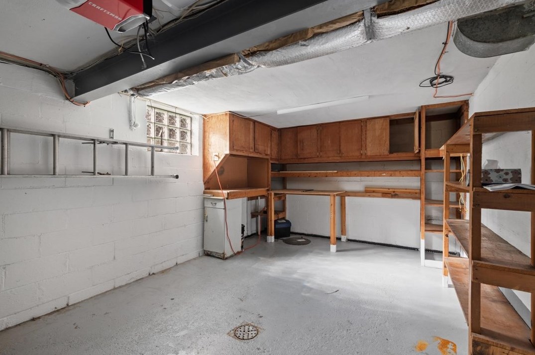 1628 Carmella Dr, Pittsburgh PA 15227-3713 exterior