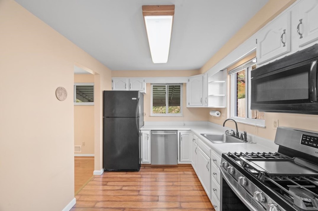 1628 Carmella Dr, Pittsburgh PA 15227-3713 exterior