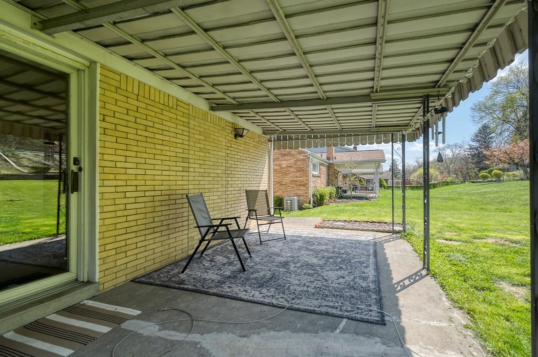 3622 Wallace Dr, Pittsburgh PA  15227-4428 exterior