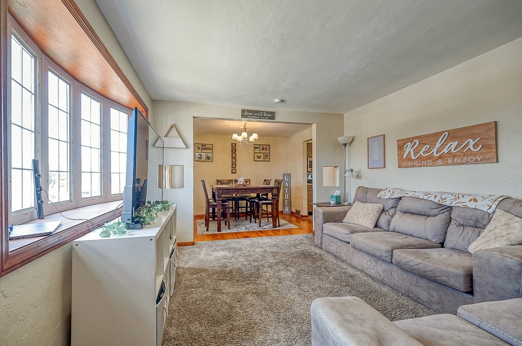 3622 Wallace Dr, Pittsburgh PA  15227-4428 exterior