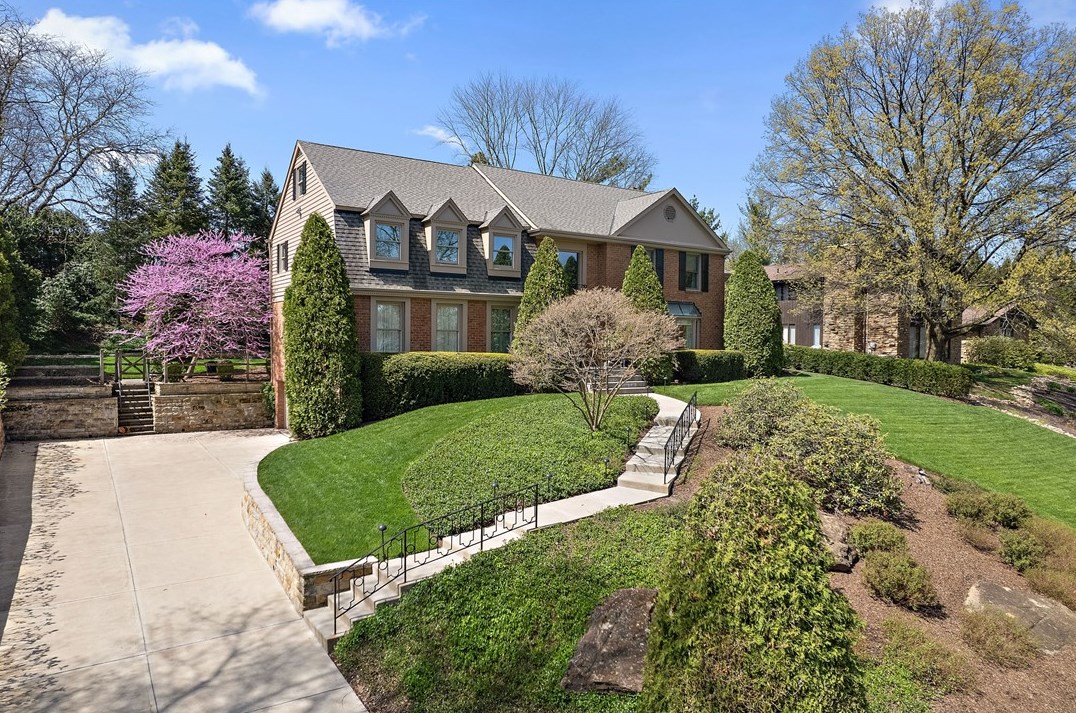 2346 Golfview Dr, Pittsburgh, PA 15241-3308