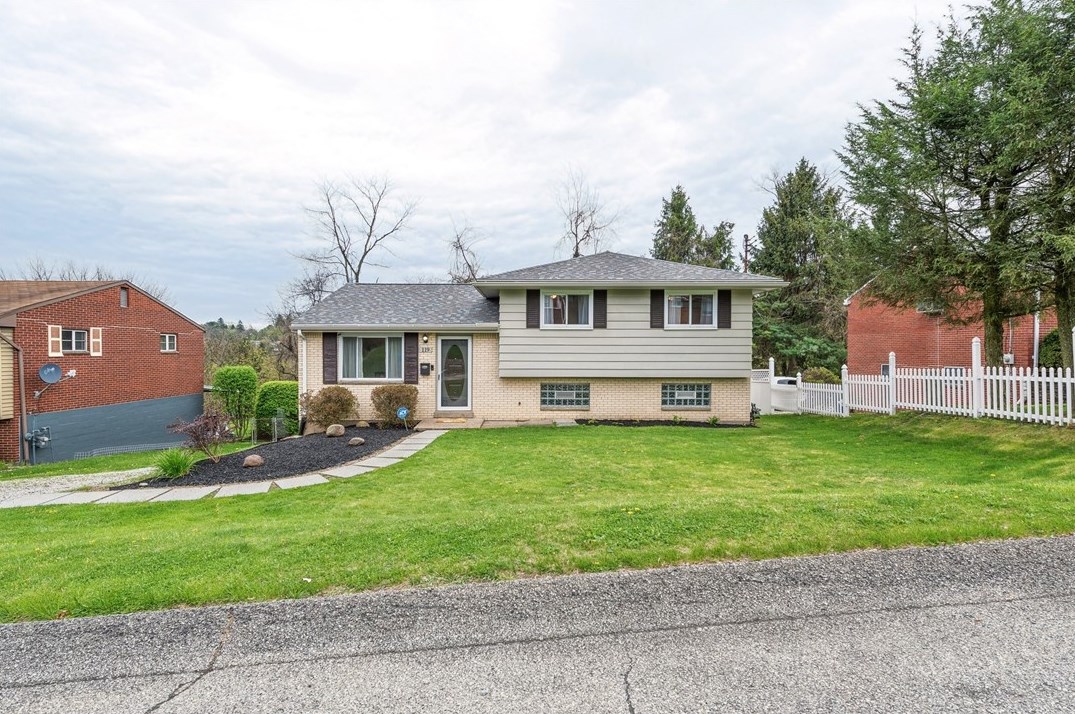 119 Lansdowne Dr, Verona, PA 15147-2809