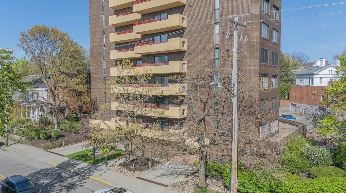 363 Highland Ave, Pittsburgh PA  15206-4272 exterior