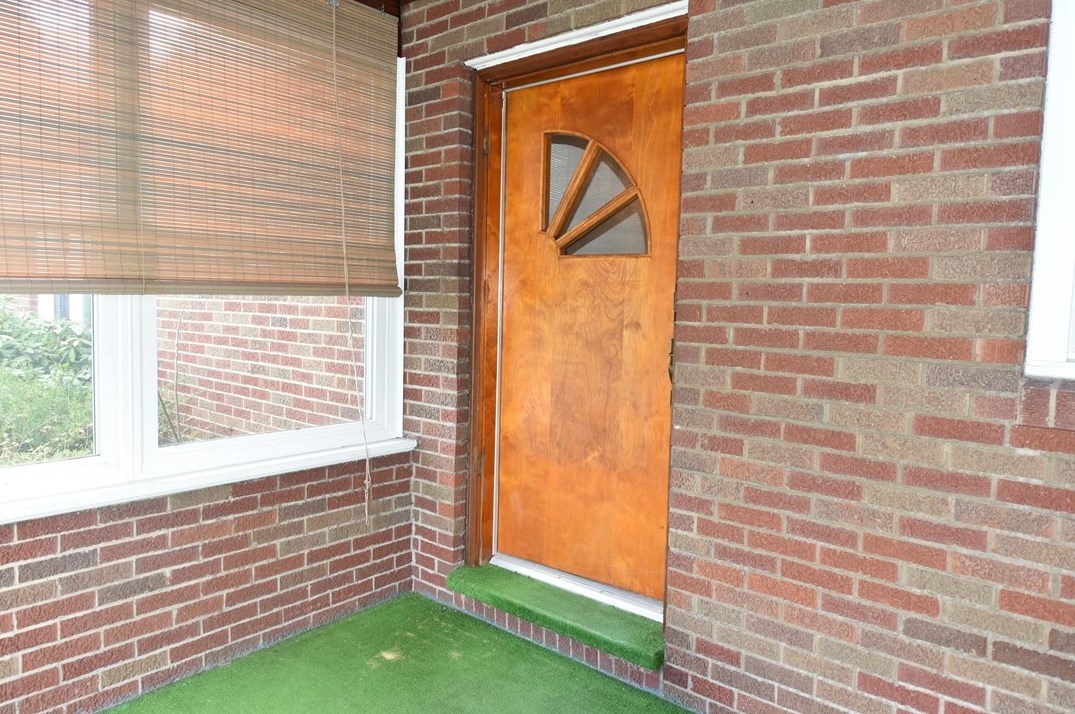 738 Addis St, New Castle, PA 16101-5102