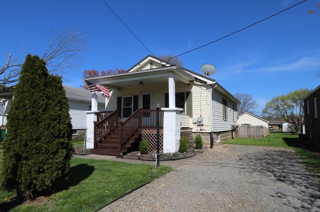 212 Golf Ave, Ellwood City, PA 16117