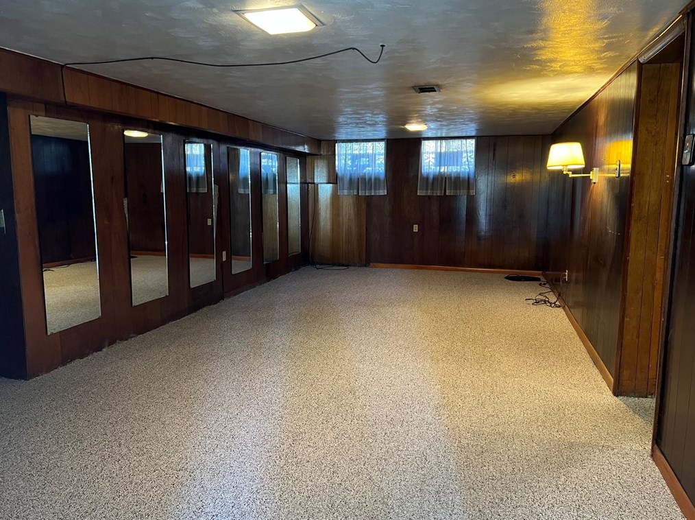 3223 Valewood Dr, Whitaker PA 15120-3529 exterior