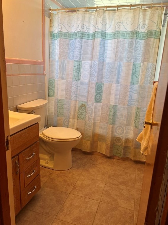 3223 Valewood Dr, Whitaker PA 15120-3529 exterior