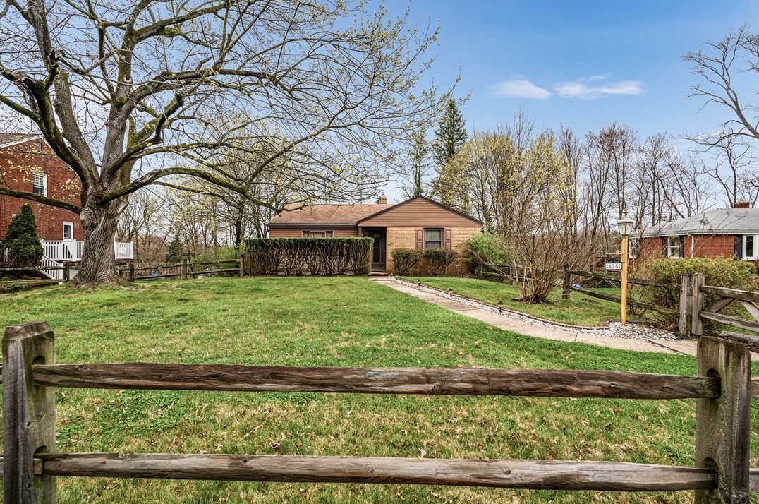 625 Guenevere Dr, Pittsburgh, PA 15237-5426