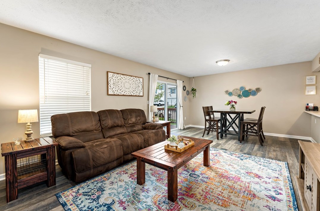 222 Mountain Dr, Collier Township, PA 15106