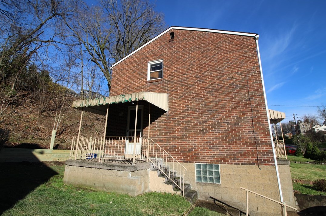 1261 Commercial St, Pittsburgh PA 15218-1101 exterior