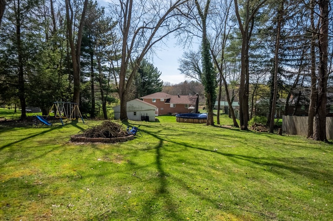 1459 Maple Dr, Hermitage, PA 16148