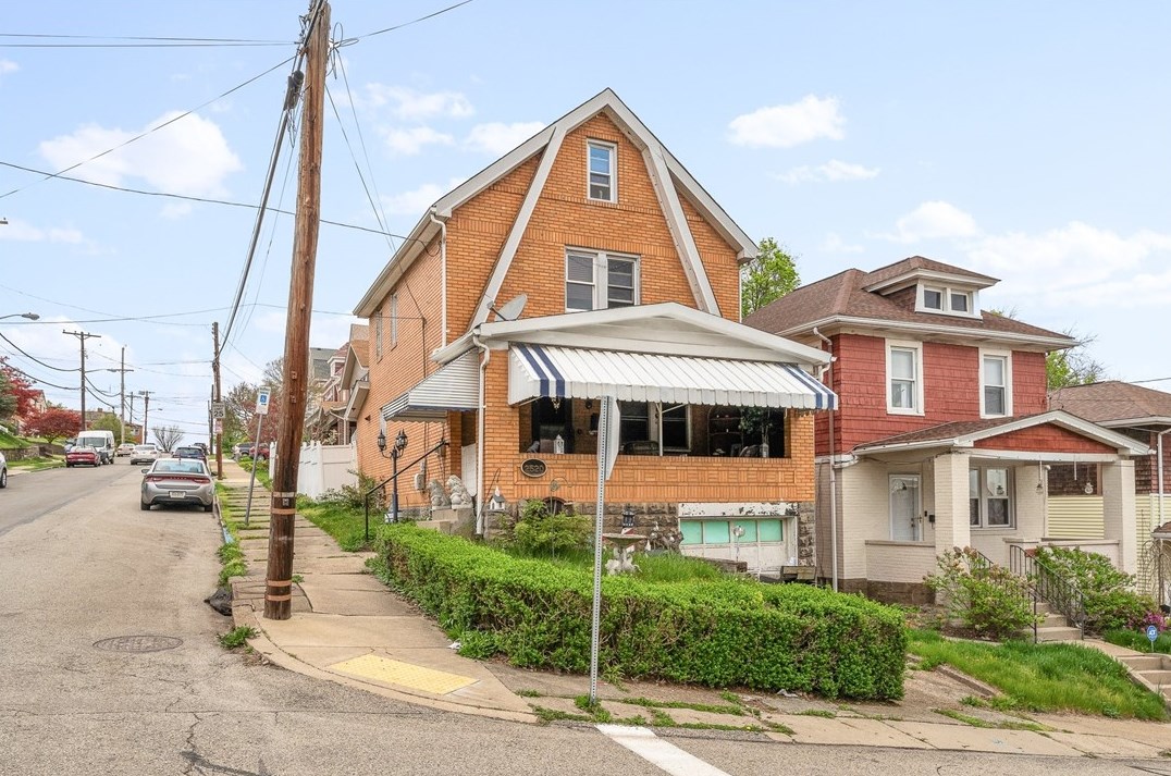 2520 Wedgemere St, Pittsburgh, PA 15226-1816