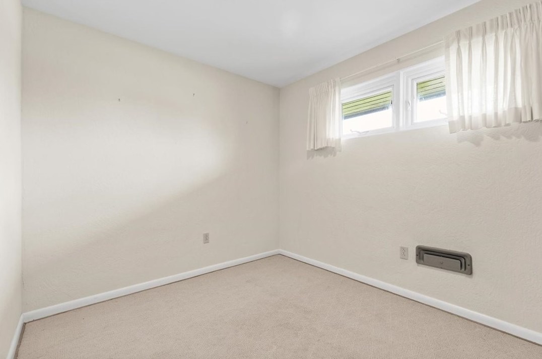 233 Commonwealth Ave, Pittsburgh PA 15122-1927 exterior