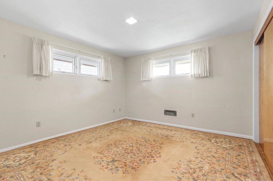 233 Commonwealth Ave, Pittsburgh PA 15122-1927 exterior