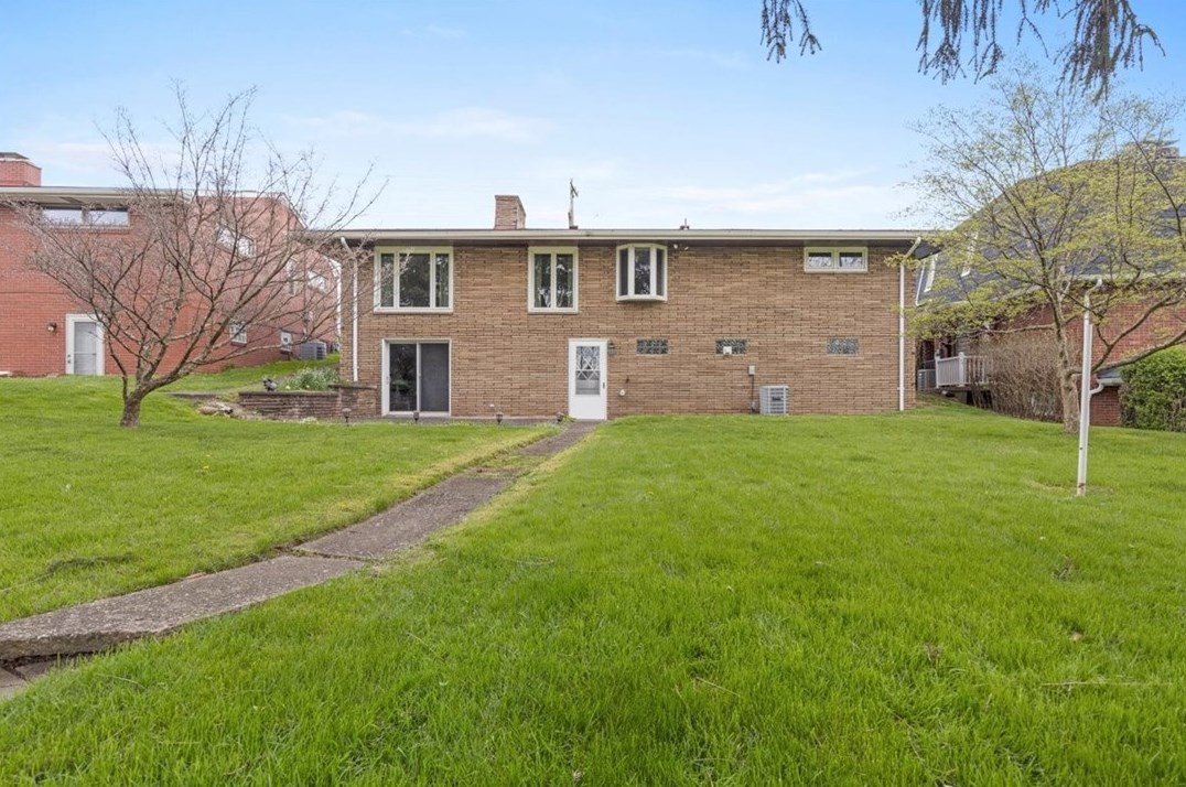 233 Commonwealth Ave, Pittsburgh PA 15122-1927 exterior