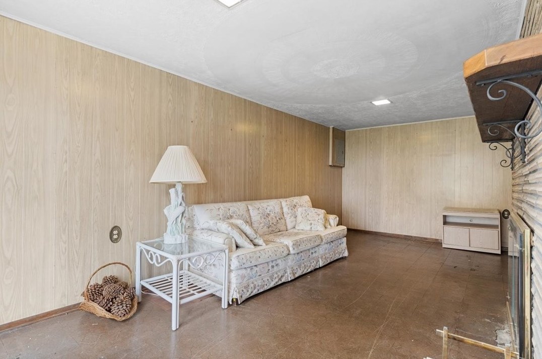 233 Commonwealth Ave, Pittsburgh PA 15122-1927 exterior