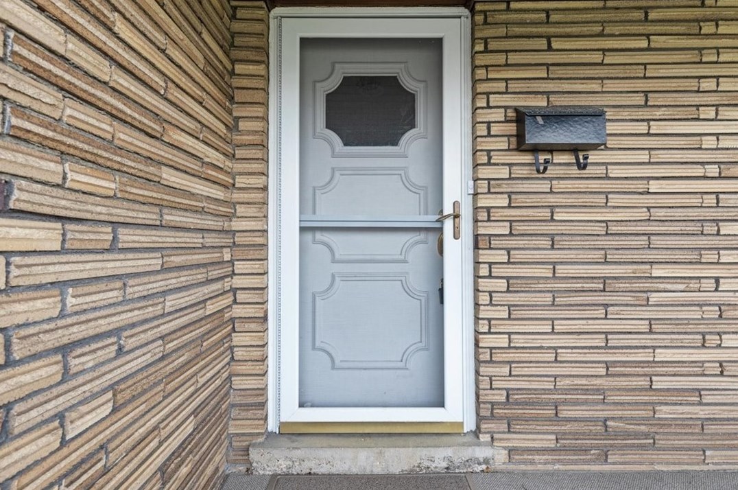 233 Commonwealth Ave, Pittsburgh PA 15122-1927 exterior