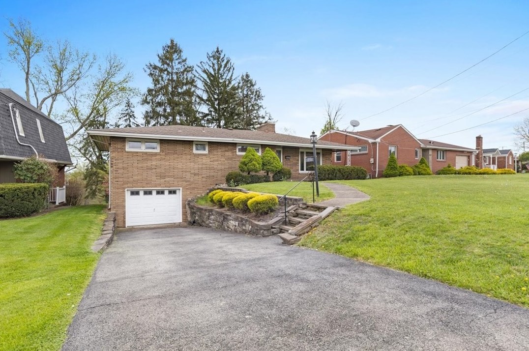 233 Commonwealth Ave, Pittsburgh PA 15122-1927 exterior