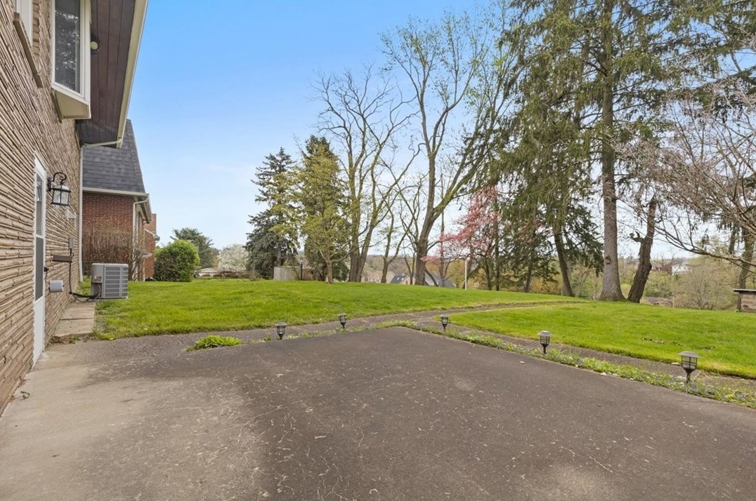 233 Commonwealth Ave, Pittsburgh PA 15122-1927 exterior