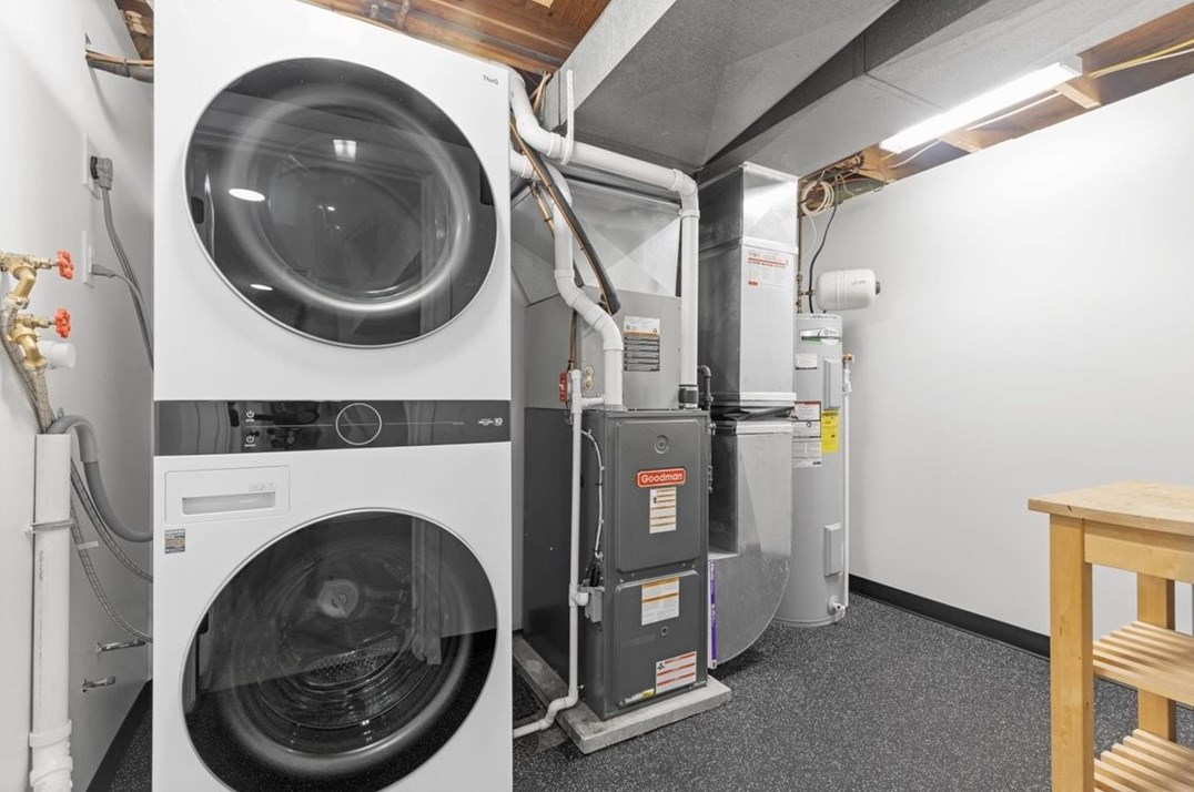 586 Flaugherty Run Rd, Moon Twp PA  15108-8900 exterior