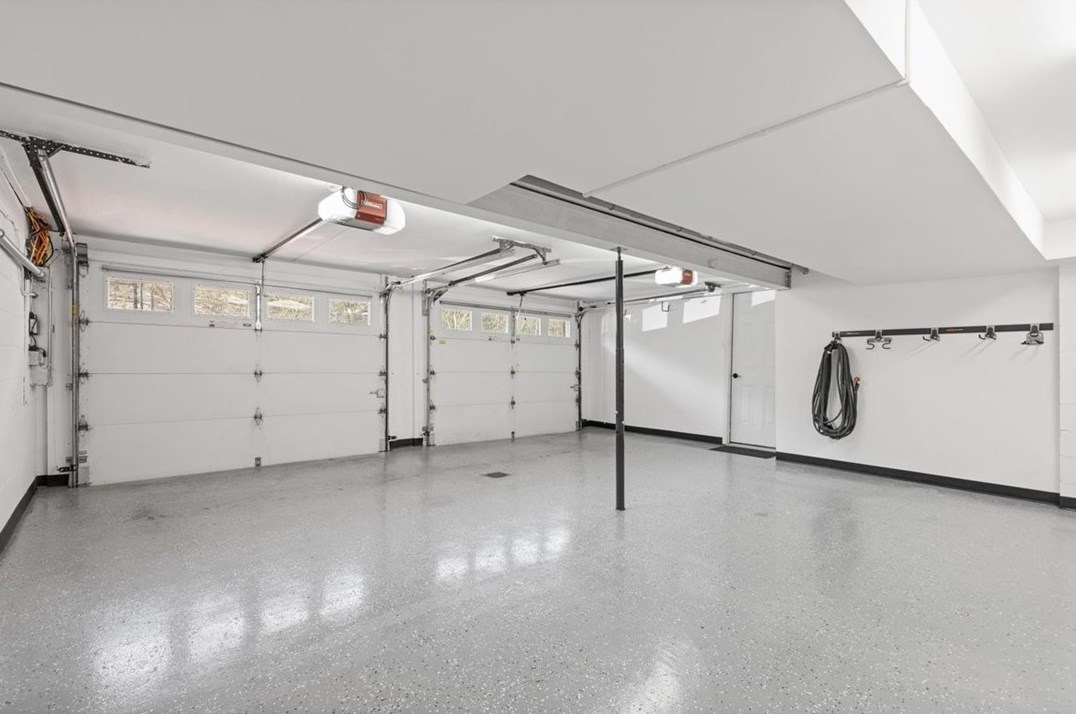 586 Flaugherty Run Rd, Moon Twp PA  15108-8900 exterior