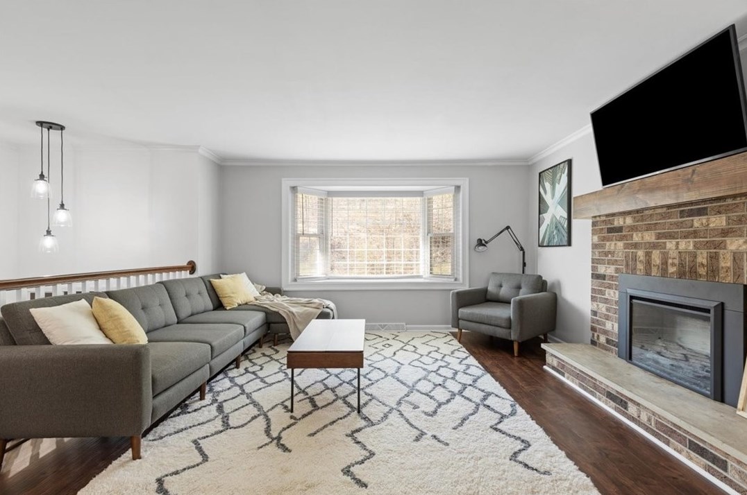 586 Flaugherty Run Rd, Moon Twp PA  15108-8900 exterior