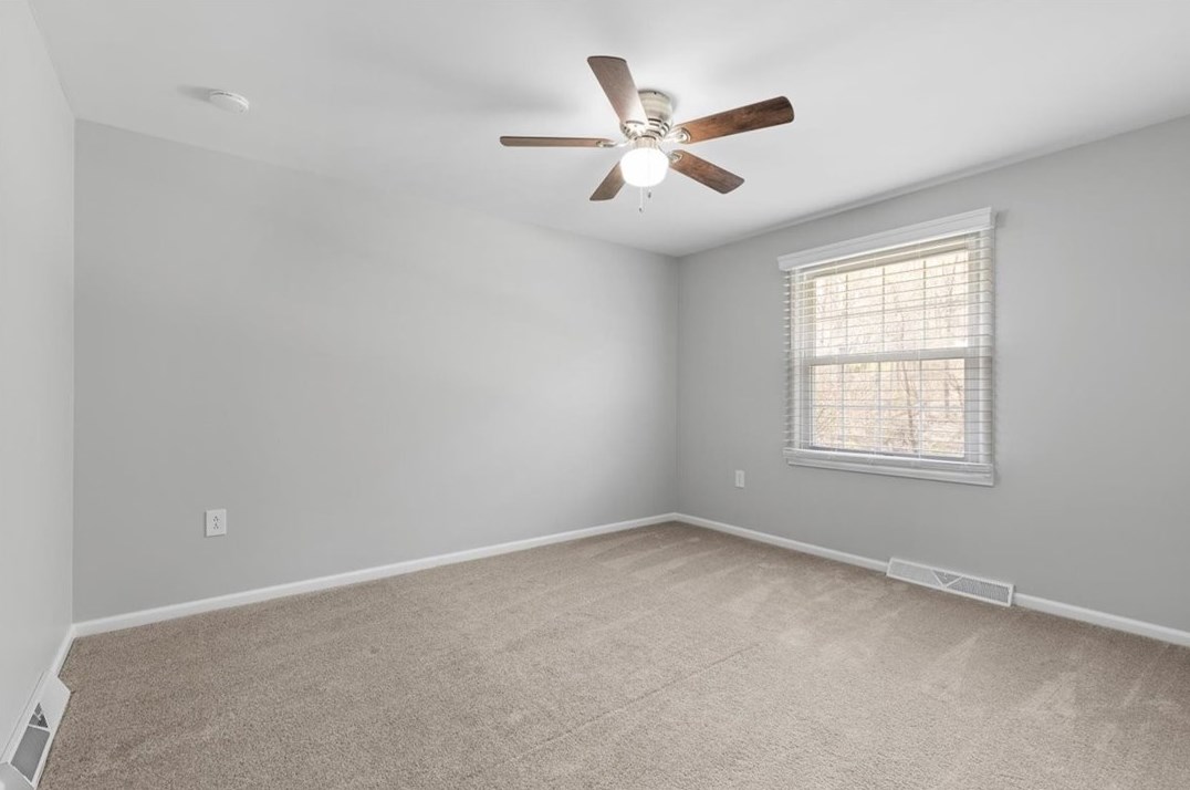 586 Flaugherty Run Rd, Moon Twp PA  15108-8900 exterior