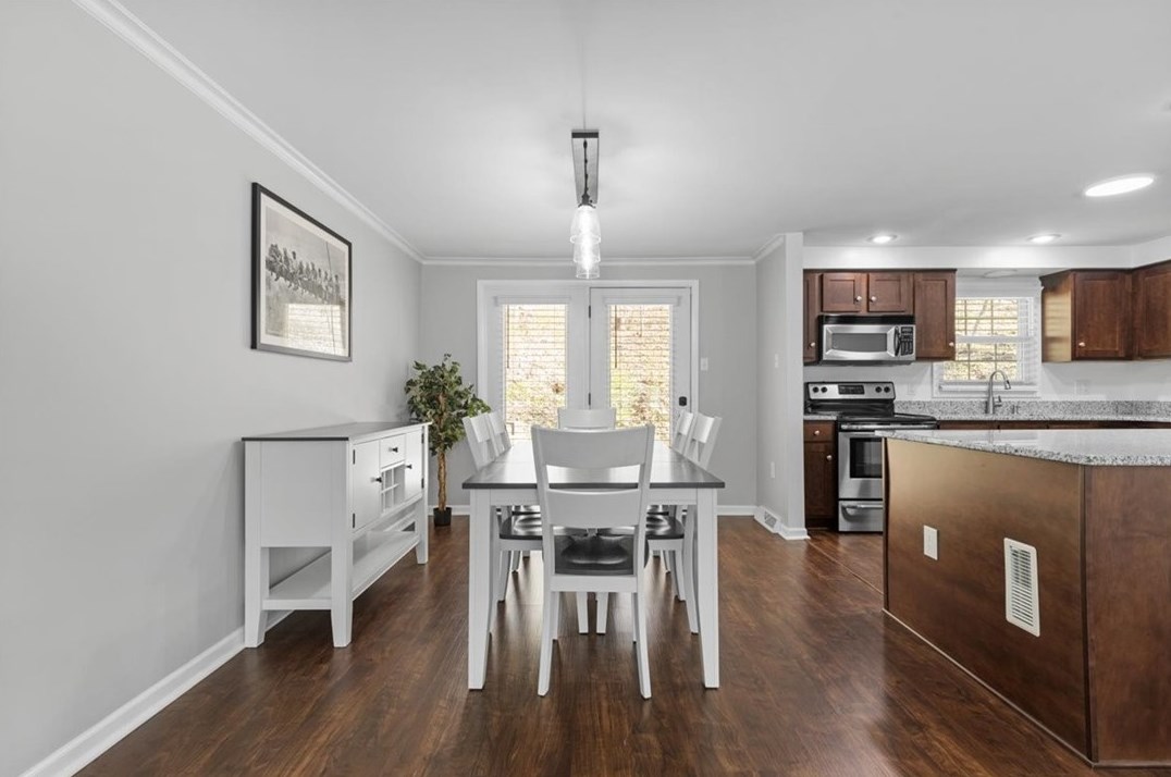 586 Flaugherty Run Rd, Moon Twp PA  15108-8900 exterior