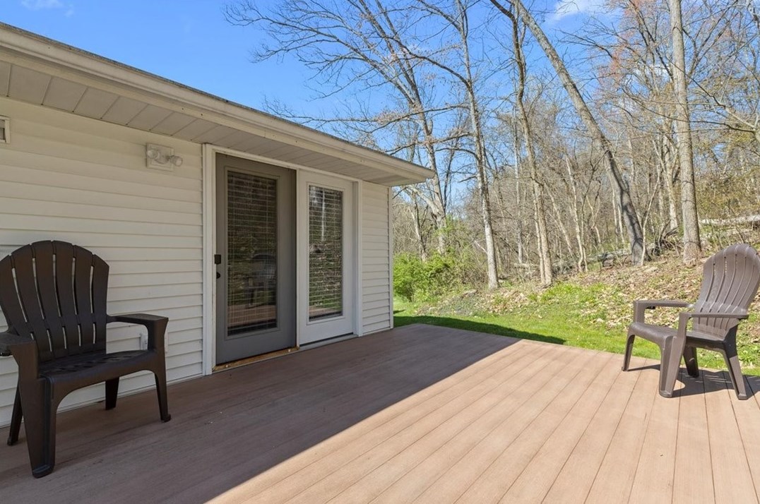 586 Flaugherty Run Rd, Moon Twp PA  15108-8900 exterior