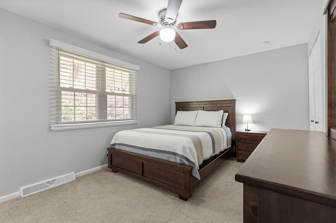 586 Flaugherty Run Rd, Moon Twp PA  15108-8900 exterior