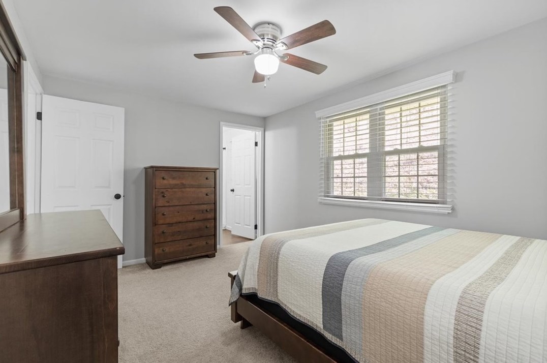 586 Flaugherty Run Rd, Moon Twp PA  15108-8900 exterior