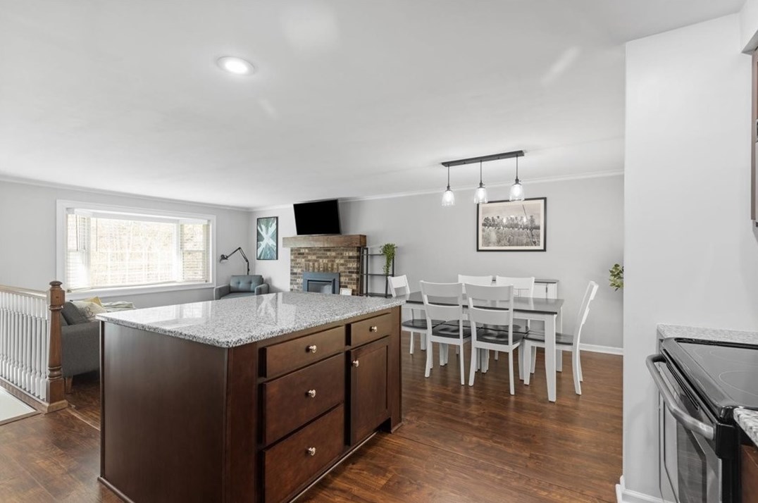 586 Flaugherty Run Rd, Moon Twp PA  15108-8900 exterior