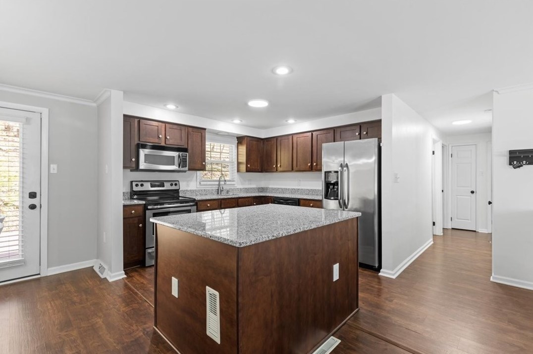 586 Flaugherty Run Rd, Moon Twp PA  15108-8900 exterior