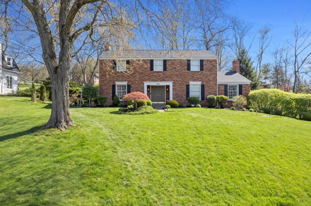 1701 Pinetree Dr, Pittsburgh, PA 15241-2928