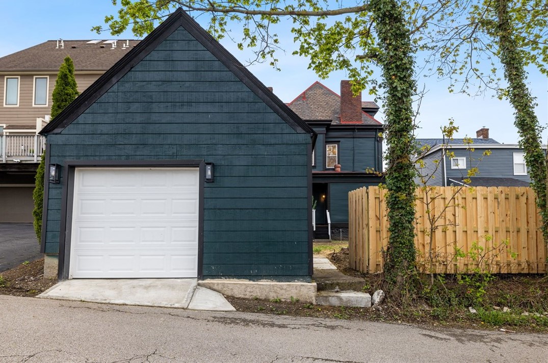 140 Bigham St, Pittsburgh PA  15211-1462 exterior