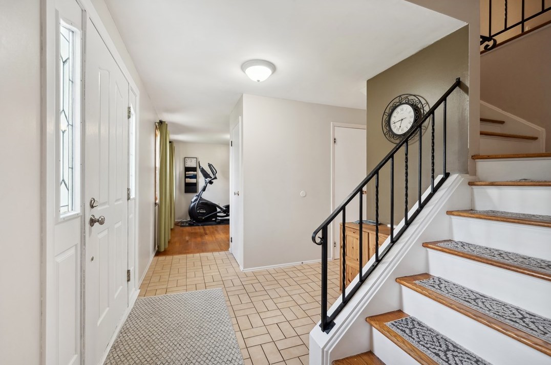 691 Ryland Dr, Pittsburgh, PA 15237-4279