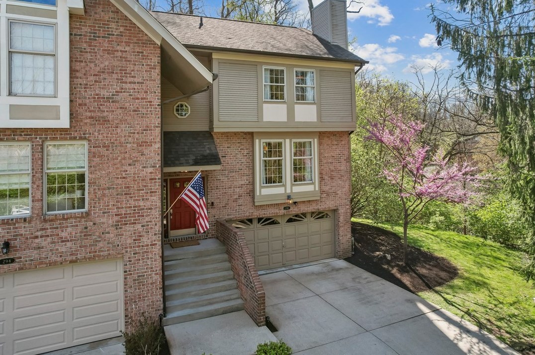 298 The Pines Dr, Pittsburgh, PA 15243-1472