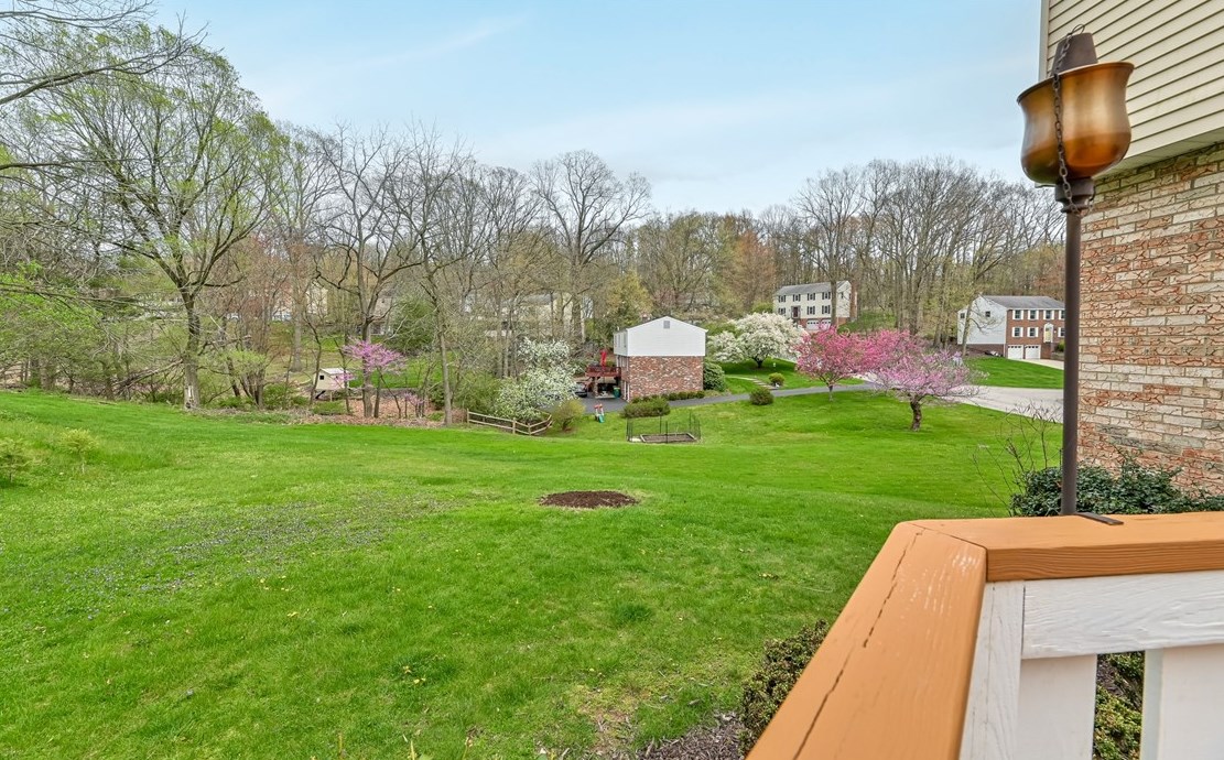 2101 Coventry Dr, Allison Park PA  15101-3364 exterior